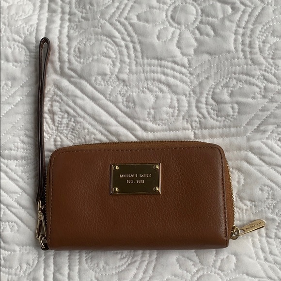 Michael Kors Handbags - Leather Michael Kors Wristlet